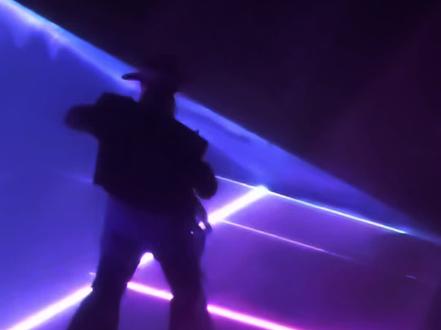 Vanness吴建豪!弹唱跳全能,男菩萨富有且慷慨!
个人solo舞台表现力非常棒,很惊艳的表演,哥太会扭了,他真的是!让人看上去赏心悦目,从内到外散发出高贵优雅的气质#fforever恒星之城 #吴建豪 #演唱会现场live