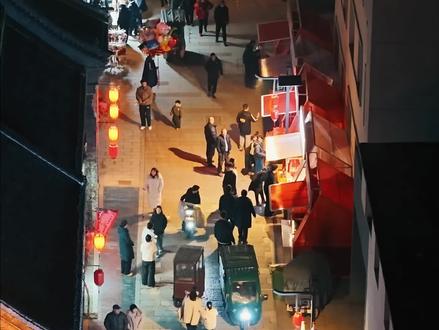 “来自周口南寨老街的新年味道,瞬间拉满的春节氛围感。#周口 #南寨老街 @抖音小助手