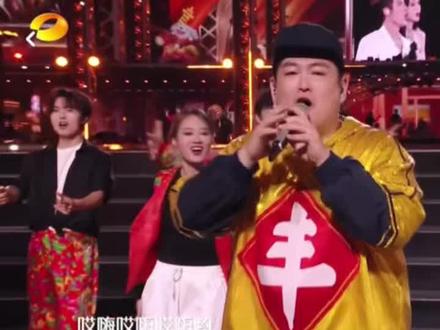 球球 #今晚赵大牛惊艳登场湖南卫视跨年晚会 @小球球吖