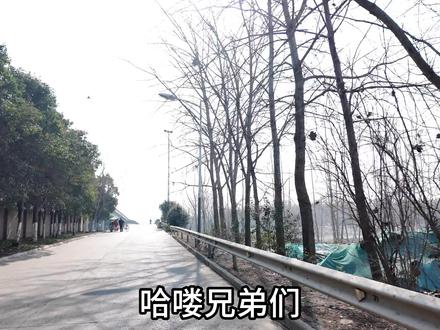 春风150AURA空油表闪黄灯还能跑多远?大概还有2升不到,跑20多30没问题~#春风150aura