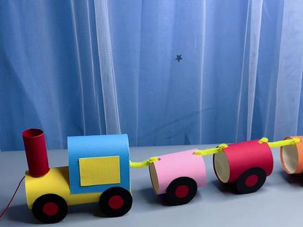 用纸筒做的小火车,很简单又很可爱,快跟小朋友一起玩起来#简单小手工 #创意手工 #亲子手工 #幼儿园手工 #动手动脑 #变废为宝