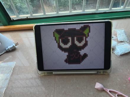 拼豆到了,直接拼个小黑试试,第一次拼效果还凑合吧#拼豆 #拼豆图纸 #罗小黑