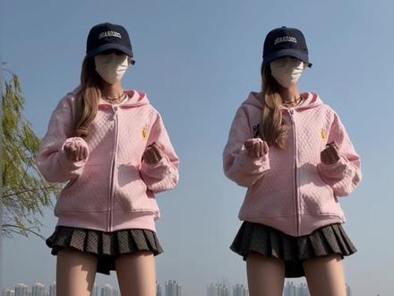 我还想把你喂的胖胖的~老婆们快来学这个最近超火超甜的「我还想把你喂的胖胖的dj摇」!#甜妹舞 #我还想把你喂的胖胖的 #我的老婆就是最棒的 #秋冬穿搭 #我要上热门