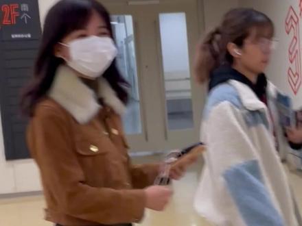 #王冰冰 后来你去了北京,我留在了杭州,央视的风终于吹到了阿里,你好,很高兴再次见到你,我的冰冰老婆!#甜美女孩