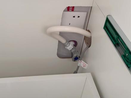 关于洗衣机为什么会放在厨房,看了大家的评论才知道,原来好像真的只有东北这么做,不过这也是一种选择😄#厨房整体橱柜设计 #厨房装修 #橱柜设计 #洗衣机放厨房 #餐边柜