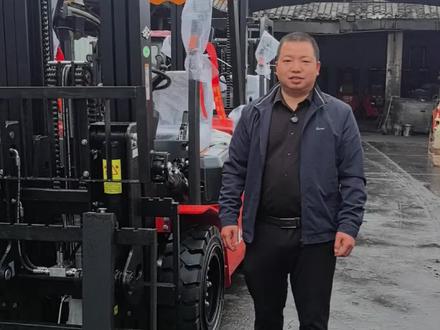 #仓储物流工厂搬运车 叉车安装倾翻叉的用途。#装卸货神器