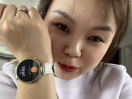 第一集:智能手表的桌面设置教程来啦!简单易学,学会了评论区打个学会了哈😊#真实生活分享计划 #吃喝玩乐分享计划#智能手表 #华为