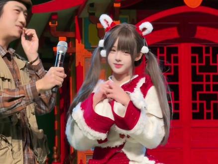 四川的女孩子都这么反差吗?#失眠熊 #过年还得龙之梦 #太湖演艺城