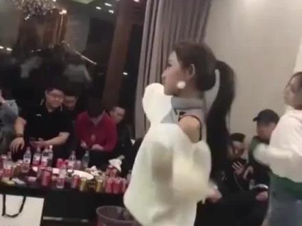 摇花手祖师奶小伊伊#摇出40亿,当在高贵什么