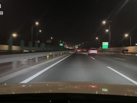 小腿落肩,爱直接戳到心里面!#车里唱歌 #大女人 #大女人翻唱 #自娱自乐翻唱 #无声卡清唱