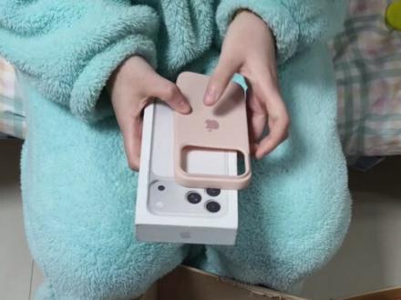 真是没有想到啊!礼物原来也可以放在麻袋里…#新年礼物开箱 #女生必看 #惊喜 #拆箱视频 #vlog十亿流量扶持计划