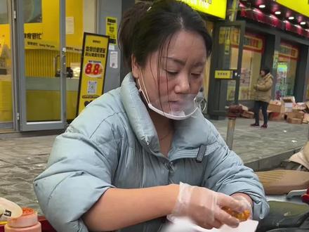用20斤土豆做了一大盘土豆火腿玉米烙到乡村小镇上去摆摊,看看今天生意怎么样 #摆摊 #土豆玉米烙#土豆的神仙吃法 #土豆#美食分享