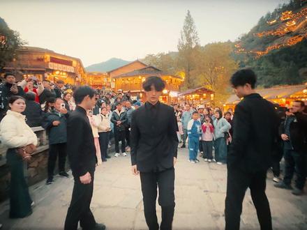 怎么自己打开了#庆猫#妮蔻#一字义#肘击摇#原创