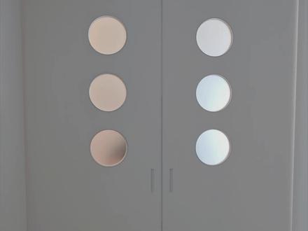 家有二胎,却只有一个儿童房?🤔
房间小,东西多,孩子们还要抢空间?
别担心!今天分享「一房变两房」魔法改造,完美解决了共享和独立的矛盾!👏
🏠 核心魔法:可开合移动隔断
我家改造的灵魂就是这个!不是承重墙,而是一扇可以完全藏起来的推拉门/折叠门。
白天完全打开:就是一个超宽敞的大通间,采光无敌,俩娃一起玩耍、做游戏,活动空间一点不缩水!
晚上轻轻拉上:瞬间隔出两个独立小卧室,互不打扰,保证睡眠质量和私密性。
✨ 设计亮点 & 小心机
双动线入户,YYDS
这才是设计的精髓!两个小房间分别有自己独立的门,哥哥妹妹可以各自回房,不用经过对方的空间。彻底避免了“你睡了我还要经过你房间”的尴尬,真正意义上的互不打扰!
#二胎家庭 #儿童房设计 #小户型改造 #一房变两房 #亲子空间