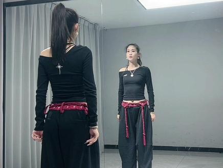 #哼着你爱听的歌 #背面慢动作分解 #热门舞蹈 @抖音Dou+上热门 @抖音热点