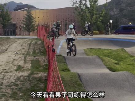 梦寐以求的礼物
#追风少年 #山地车头盔 #礼物