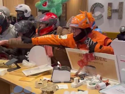 2月7日,千问宣布“免单卡”延长至2月28日!别逮着奶茶一家薅羊毛了,超市便利、早中晚餐皆可使用#大象主播说 @峰仔