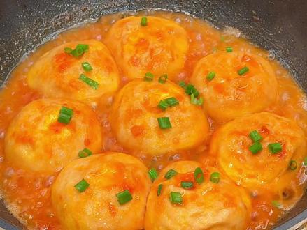 跟风做了这个油面筋灌蛋,真的超级好吃,每一个都吸满了汤汁,吃起来像布丁一样,又香又嫩#油面筋