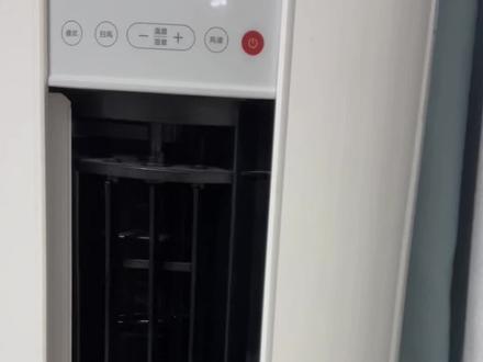 本人于2022年6月22号买了这个小米空调,刚开始用就出现有异味的情况没在意,使用过程中偶尔依然有异味。在2023年反馈问题。小米客服派遣本地服务人员检测多次,多次都是简单检测,或者清理一下,然后回复小米公司空调没异味。由于家中有孩子,2024年5月我又申请售后依然是简单检测说没有异味,在检测40分钟左右就离开了,刚离开家人反馈依然有异味。紧接着我再次申请售后且拨打12315,后台把本应该5月23号左右的预约修改到5月31日下午。并且提前结束服务单(每一次都是提前结束,结果我并不认同,从23年的每一次,我都不认同)。现在依然有异味,严重影响我和家人的健康。由于多次闻到空调有异味,可能导致我嗓子发炎感染。小米这个空调确实有问题。投诉无门,不给解决,真的是在网上买的产品,想要解决,有心无力。太难了,谢谢领导看完!@雷军 @小米售后 @小米公司 @市场监管观察 #小米空调 #质量问题