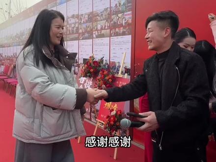 ㊗️腾飞夫妇,新车落地顺顺利利,斯堪尼亚V8,一路发发发#斯堪尼亚 #vlog日常 #卡车司机 @@腾飞🚚 @皖S腾飞夫妇👩❤️👨