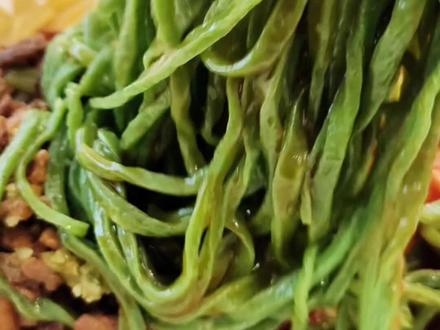 一碗手擀面,用张掖话说就是“非常沃野”!