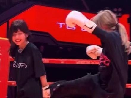 刀马拳社会拳 #不吃奶露拖 #我是小程同学 #奶露拖勇闯八角笼 #天宫拳击赛