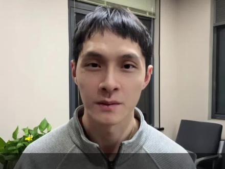 作为AIGC创业者,看完Seedance 2.0和Seedream5.0 Preview 发布会,我反而更清楚工具的价值在哪了
当模型能力炸裂式提升,单纯API封装已死,真正的护城河是:素材管理、提示词工程、工作流整合、Agent协作
制作成本从万元降到千元,可用率从20%飙到90% 这不是技术迭代,是游戏规则重构
工具的核心竞争力,从"提供功能"转向"提供智能" 让普通人用好强大模型,才是真正的产品力
#创业思考 #Seedance2 #即梦图片Seedream5 #AI六边形战士 #一句话p视频