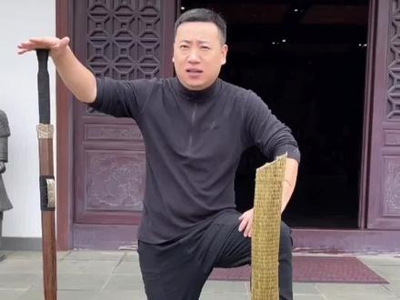 定胜汉剑长度102厘米重量1公斤百炼钢手工锻打研磨双开槽设计#龙泉宝剑 #刀剑 #这谁顶得住啊 #男人不用太帅像爷们就行