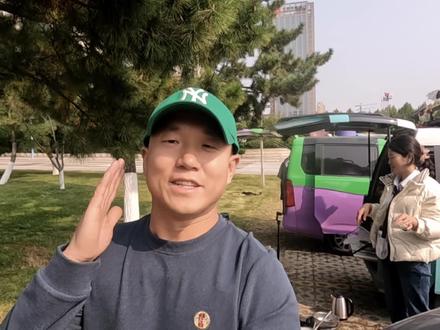 带着两个美女旅行又准备换车了,陪伴了一年的面包车有点不舍 #自驾游