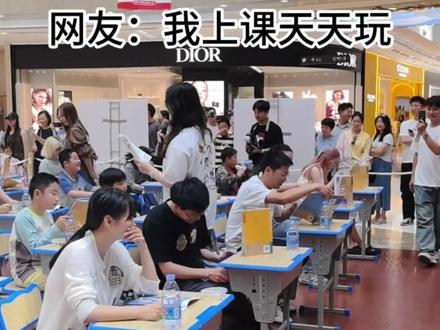 专业选手前准备。#偷吃大赛 #上课偷吃