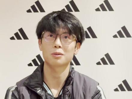 2026上海半程马拉松,马瑞 @不如自成宇宙 自称夺得男子国内冠军,在10km处左右,一向求稳的他果断决定提速,摆脱国内选手的拉扯,马瑞表示:“我不想把比赛留在后面去拼......”
马年,不如自成宇宙的马瑞,给自己开了个好头!
#上海半程马拉松 #马瑞 #径燃非凡 #adizero破纪录成瘾