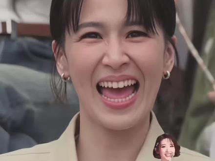 曾沛慈在底下听《心愿便利贴》直拍,面带微笑的表情越来越难控制。