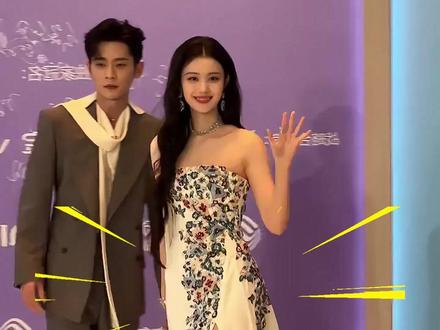 为何王楚然成男星“身高照妖镜”?杨洋毫无胜算,李昀锐略显吃力,张凌赫稳赢不慌#影娱热点团 #内容启发搜索 #王楚然 #杨洋 #张凌赫