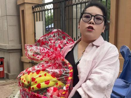 解锁带娃新场景:第一次看宝宝洗澡,爸妈秒变“好奇观众”