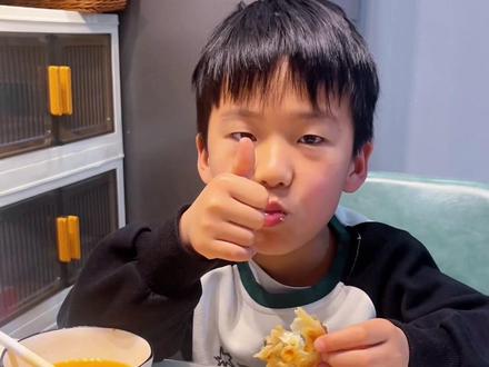 小学生早餐~手抓饼鲜肉锅盔!好吃又营养,做法简单不费时间,赶快去试试吧……#小学生早餐 #早餐吃什么 #鲜肉锅盔 #万能手抓饼 #快手早餐