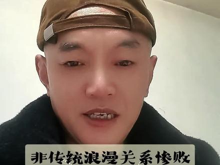 非传统浪漫关系女导演靠怼男性炒出8亿流量,上映四天仅356万票房,惨败赔惨!
女导演:山东男人很离谱!普通又自信!就还那么普通!感觉他们好像家里有王位要继承一样,也不尊重女性!
女编剧更狠:要不让我吃饭,那大家都别吃!
男观众:整部电影都在告诉我们要尊重女性,但男人的痛苦和压力,谁来理解呢?
女导演:我觉得男人可以找男导演理解一下!现在国内外有很多写你们男人的电影,还不够吗?差不多得了吧!
编剧䃼刀:我们的电影就像巧克力,人吃了没事,狗吃了。言下未尽之言,挑衅意味拉满!
不仅男性观众不买账,连许多女性观众也直言“下头”。
某女网友:我是女的,但我不会给任何一个打拳的女人站台!在影视圈打拳的人的作品,一律不看!
#这是个真实的事情 #奇怪的 #扑街