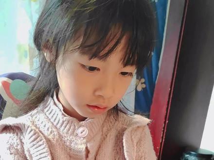 泥工小妹上线啦~彩虹棒棒糖🍭好看又简单,三岁以上的都可以做#这样的萌娃你们喜欢吗 #橡皮泥手工 #萌娃手工