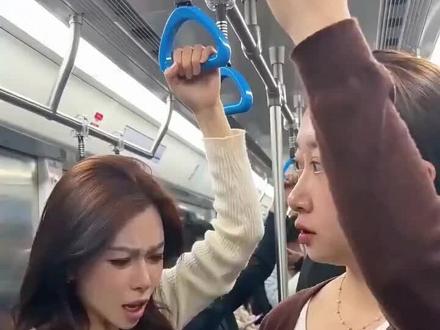 那也不能踩人脚!#地铁随拍 #即梦AI #过年好像一场热闹的梦 #即梦seedance2