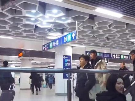 #合肥地铁6号线 #合肥地铁 合肥地铁6号线一期工程进度近况。6号线建成后,西起高新区,经蜀山区,包河区,瑶海区,东至肥东县,贯穿合肥市望江路城市主干道,初步形成城市东西向快速走廊。#合肥同城 #合肥百姓身边事