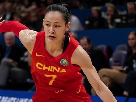 中国队长不为伤病找借口,只拿成绩说话,有责任有担当!中国女篮队长杨力维 #杨力维 #中国女篮 #体育生