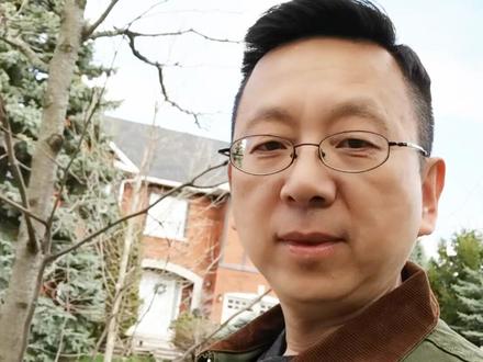 门阀士族是怎么消失的 :中国历史上对豪门望族的三次清洗(2) 中国历史上的豪门望族,从魏晋到隋唐,兴盛不衰,世家子弟,依靠祖宗的传承,世袭罔替,垄断资源,在高位上活跃了700多年,
但是,从唐朝以后,这些婆罗门,忽然就从历史舞台上消失了。这是为什么呢?
这里必须要提的推手,就是出了三个重磅屠夫,直接性的肉身物理消灭
第一次 南梁 侯景之乱
第二次 唐末 黄巢起义
第三次 唐末 朱温白马驿之祸
唐朝 五姓七望
陇西李氏、赵郡李氏、博陵崔氏、清河崔氏、范阳卢氏、荥阳郑氏、太原王氏
黑格尔在《历史哲学》说:人类从历史中唯一获得的教训,就是从来不吸取仼何教训。所以历史会不断的重演。
唐代杜牧说:灭六国者六国也,亡秦者秦也。秦人不暇哀之,而后人哀之,后人哀之而不鉴之,亦使后人而复哀后人也。
前车之鉴,不能成为后世之师。人并没有忘记历史,只是把历史,淹没在了无限膨胀的欲望之中,所以天下大势逃不出合久分久的轮回,历史也总是惊人的相似和周而复始。
历稽载籍,朝代更迭,你方唱罢我登场。但其存亡之道,兴衰浮沉,关乎每个人未来,故不可不察也。
#门阀 #门阀士族 #中国历史文化 #中国历史 #黄巢 @原平的文化之旅