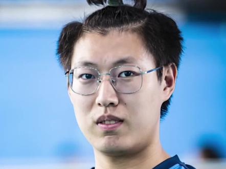 他们都叫我“魔鬼孙”
孙梓囿,旭日星空玉泉营校区提高组教练,以教学风格严厉著称,但平时对学员也不乏耐心细致,关怀有加。
#羽毛球教学 #体育特长生 @旭日总教头 @李宇轩(羽毛球教学) @羽毛球高考