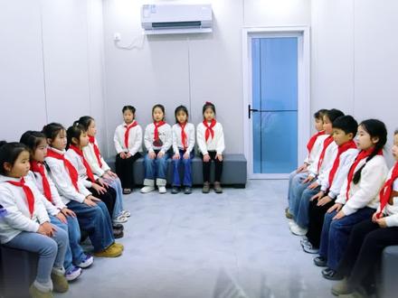 爱国教育从娃娃抓起,学唱60年前的儿歌《美国佬是强盗》,歌词句句戳中真相!#经典永流传 #祖国万岁 #伊朗 #红歌唱起来 #爱国教育从娃娃抓起