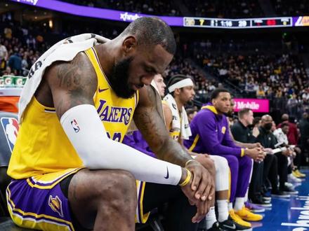 为什么詹姆斯突然就断崖下滑了?