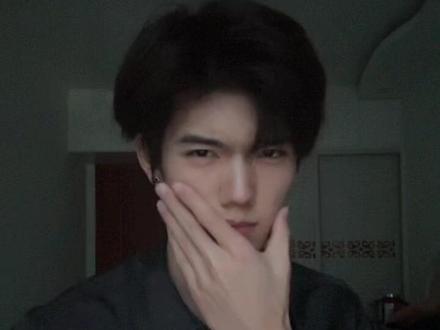 你心里还有哥哥的位置吗#小爱吻痕舞 #第三个吻痕暧昧版