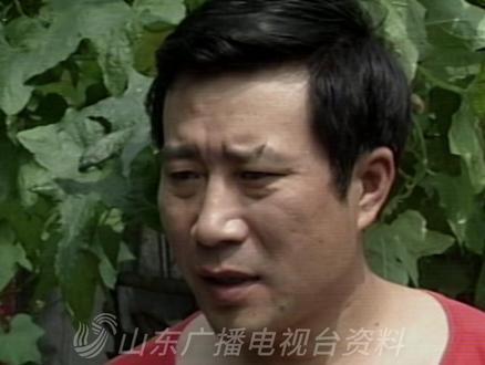 #李雪健 李雪健是地地道道的山东人,也是大家耳熟能详的老戏骨,他1954年2月20日出生于山东省菏泽市巨野县,他曾经主演过《渴望》、《水浒传》、《焦裕禄》、《少帅》等风格迥异的影视作品,都能把人物都刻画得入木三分,深入人心。
