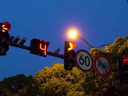 如何使用电脑版的剪映软件快速制作文艺双语字幕