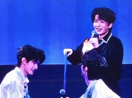 这个游戏深得人心#两个可爱的小鬼 #云熠 #香港演唱会