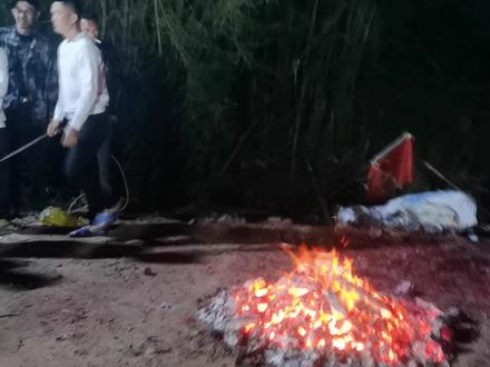 ##海南军坡非物质文化遗产 #现场实拍 东山镇潭青村昌化老爷左右将军降起童身咬犁头。#危险动作请勿模仿