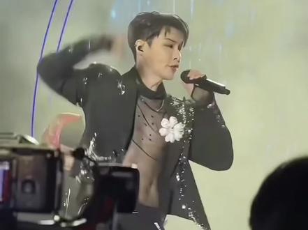 改编的大花轿太炸裂了,循环播放一天了 #帅炸了 #张艺兴跨年舞台 #湖南卫视跨年晚会